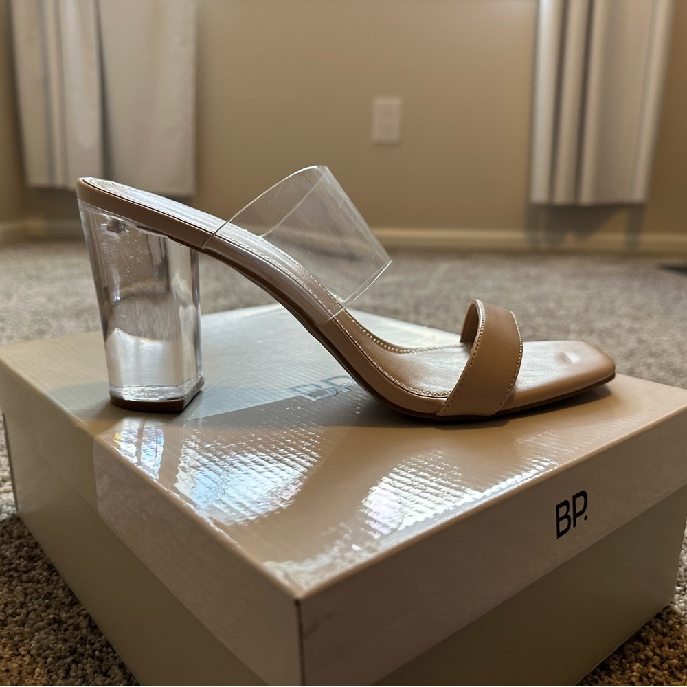 Women’s Clear Heel Pump